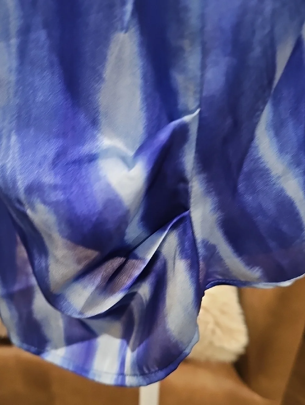 Kenneth Cole Satin Blue Tie Dye Stripe Cap Sleeves V-Neck Blouse Top Shirt M